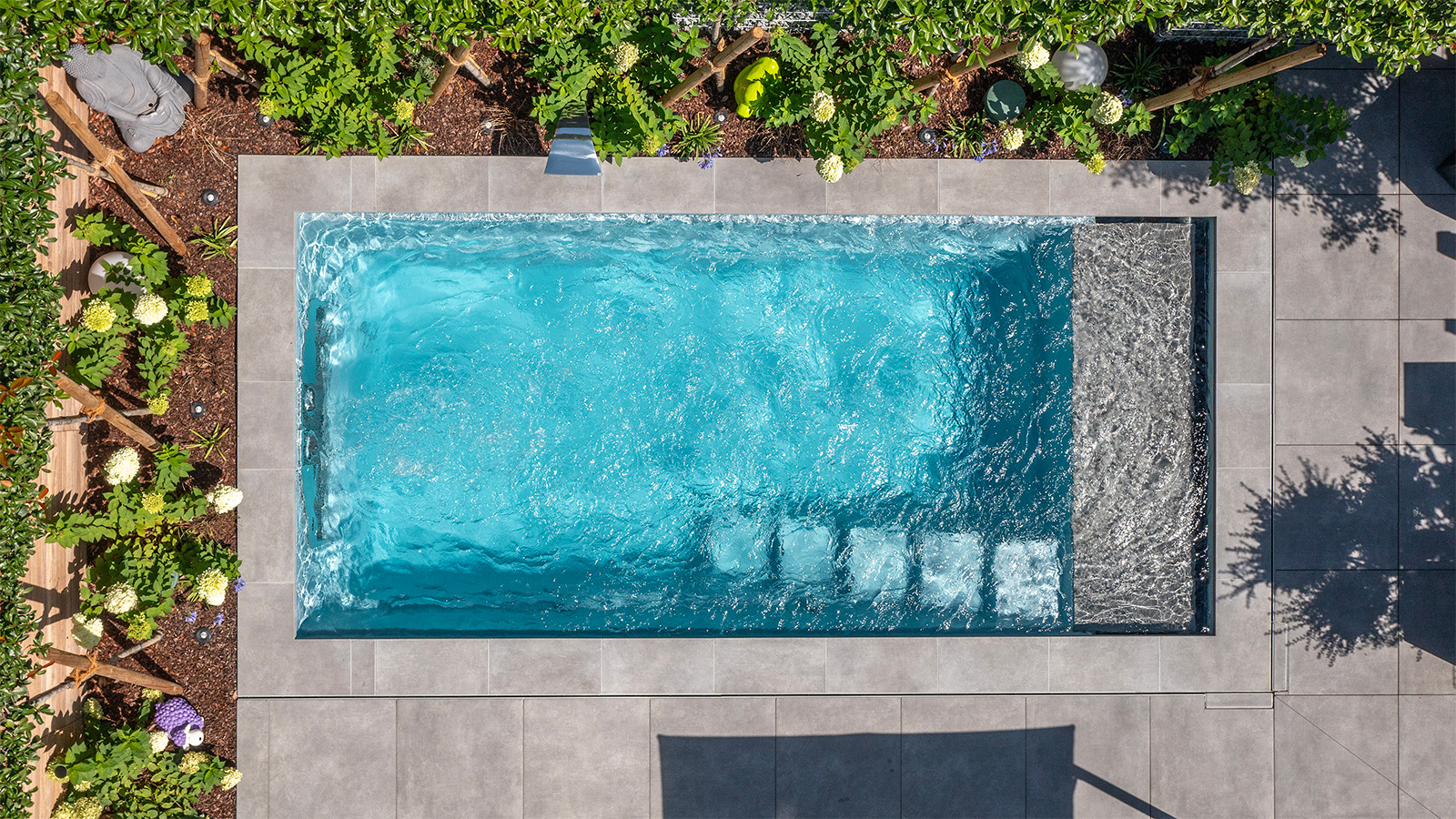 Eine schöne Poolgestaltung von Leisure Pools Düsseldorf